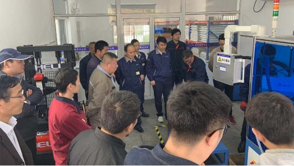 高鐵動車組閘片（剎車片）分解機順利通過上海鐵路局聯合專家組驗收